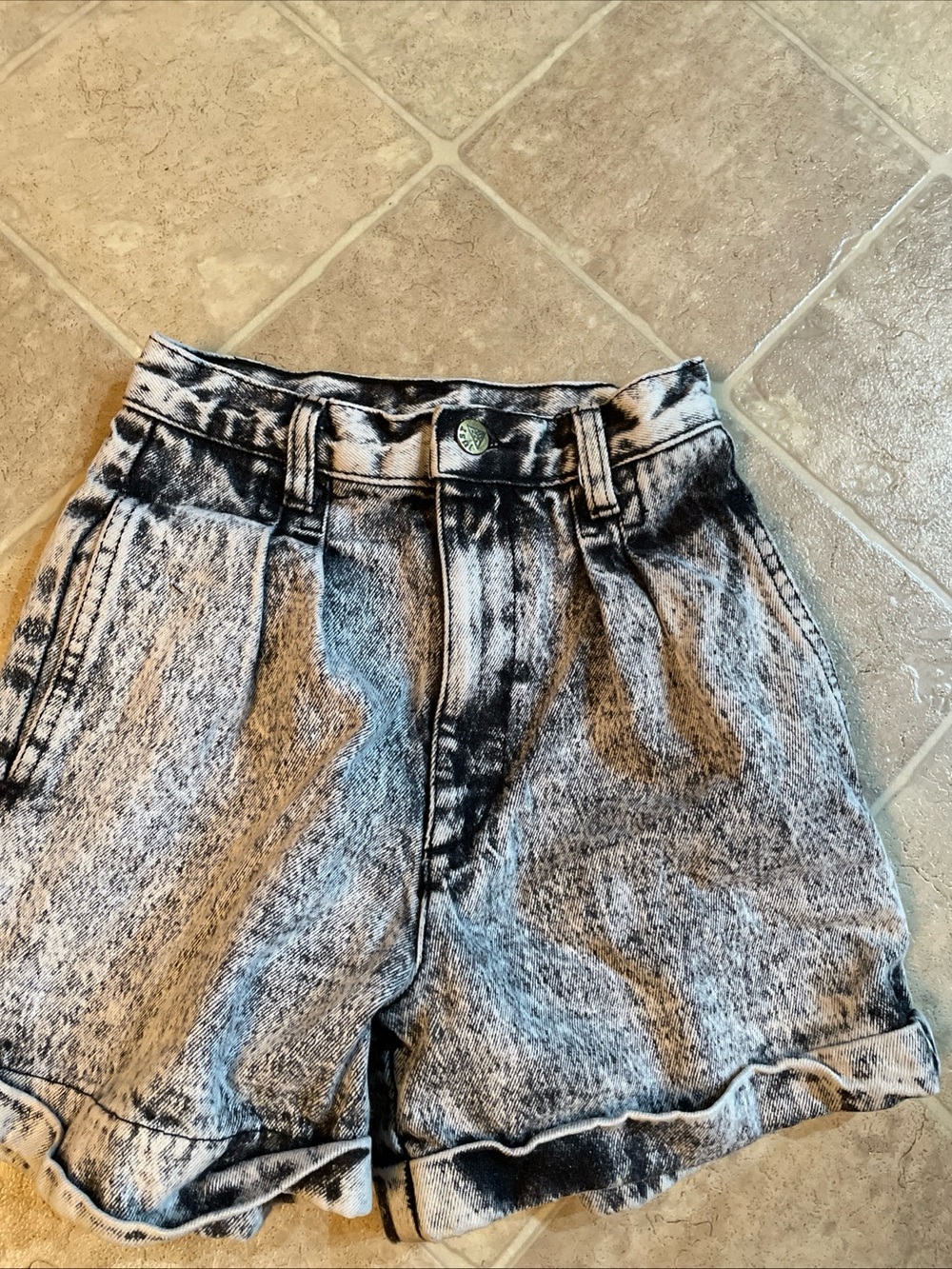 Just USA Denim Jean Cuffed Shorts High Rise 3-4 Acid Wash